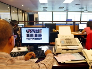 Chứng khoán đảo chiều ngoạn mục tiến sát mốc 400 điểm